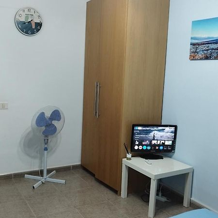Los Cristianos Centro, Room With A Private Bathroom In Shared Apartment أرونا المظهر الخارجي الصورة